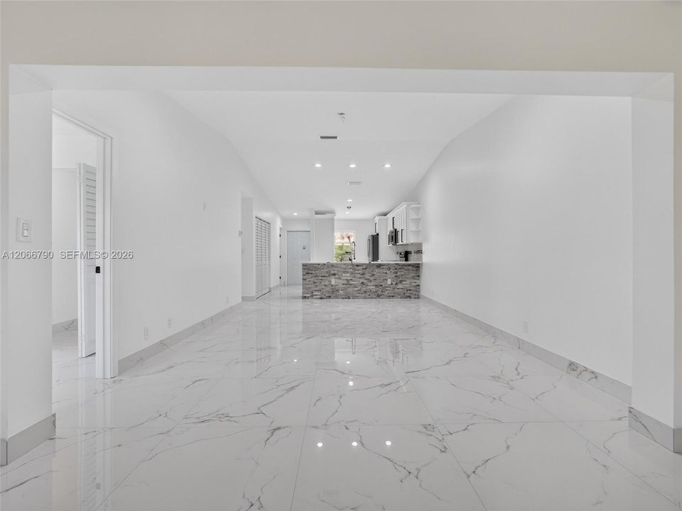 For Sale: $360,000 (2 beds, 2 baths, 1022 Square Feet)
