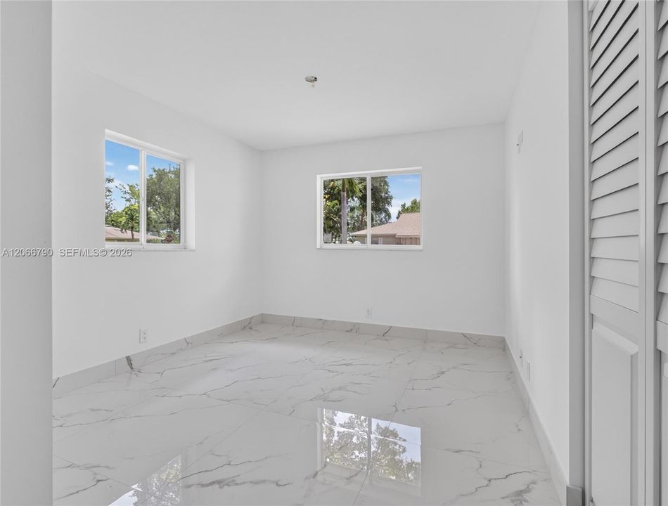 For Sale: $360,000 (2 beds, 2 baths, 1022 Square Feet)