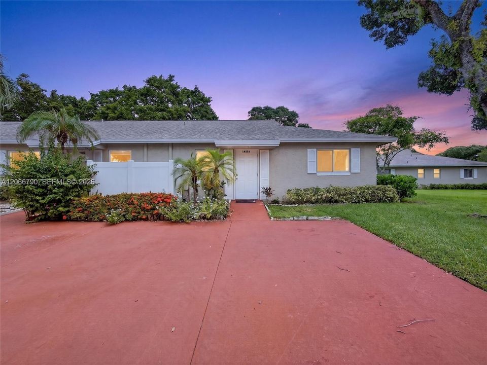 For Sale: $360,000 (2 beds, 2 baths, 1022 Square Feet)
