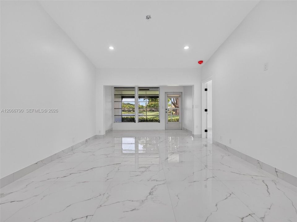 For Sale: $360,000 (2 beds, 2 baths, 1022 Square Feet)