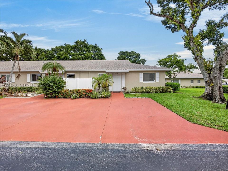 For Sale: $360,000 (2 beds, 2 baths, 1022 Square Feet)