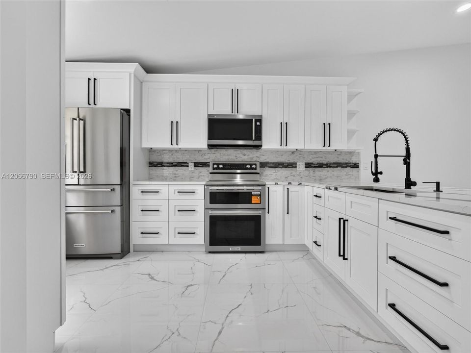 For Sale: $360,000 (2 beds, 2 baths, 1022 Square Feet)