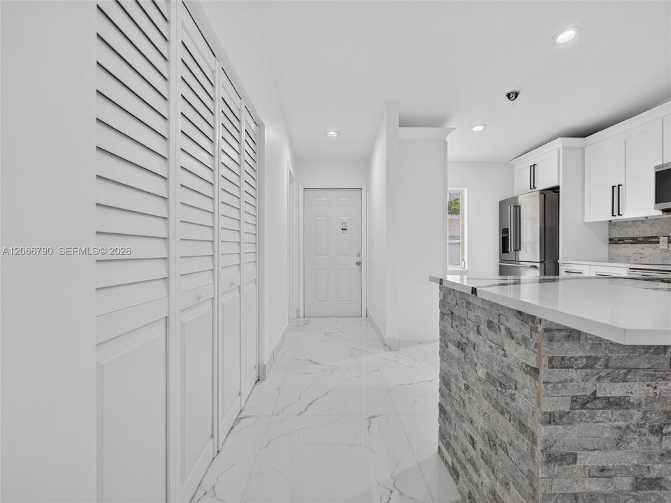 For Sale: $360,000 (2 beds, 2 baths, 1022 Square Feet)