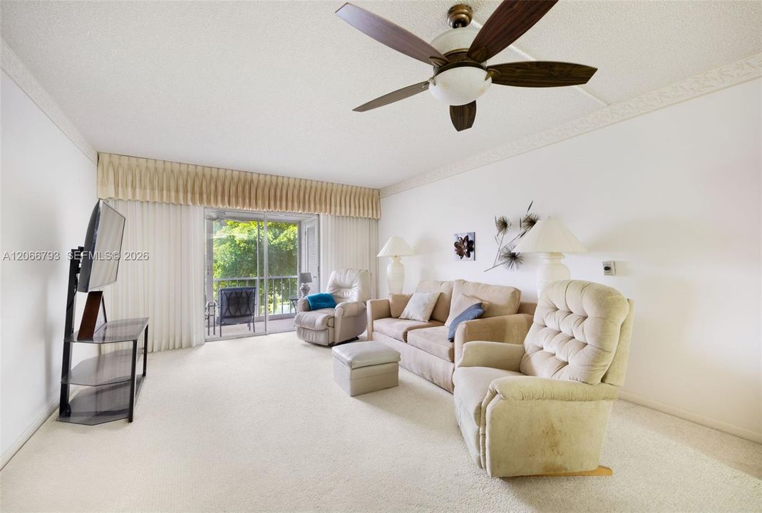 For Sale: $185,000 (2 beds, 2 baths, 980 Square Feet)