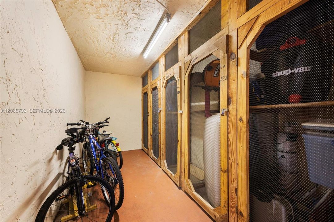 For Sale: $185,000 (2 beds, 2 baths, 980 Square Feet)
