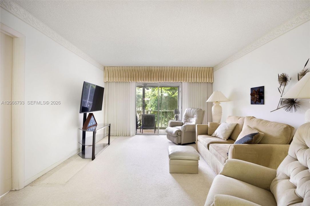 For Sale: $185,000 (2 beds, 2 baths, 980 Square Feet)