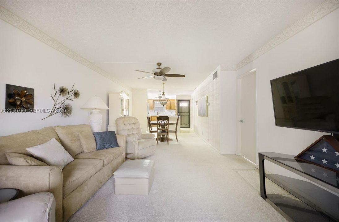 For Sale: $185,000 (2 beds, 2 baths, 980 Square Feet)