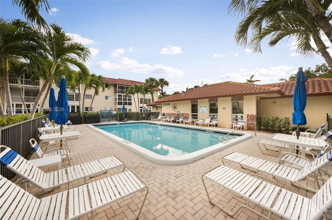 For Sale: $185,000 (2 beds, 2 baths, 980 Square Feet)