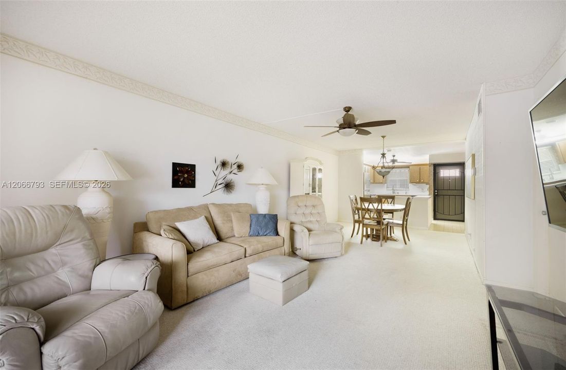 For Sale: $185,000 (2 beds, 2 baths, 980 Square Feet)