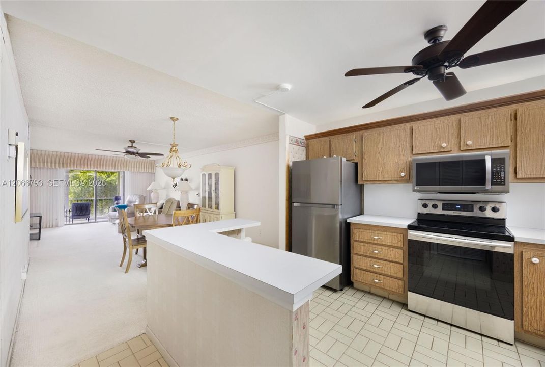For Sale: $185,000 (2 beds, 2 baths, 980 Square Feet)