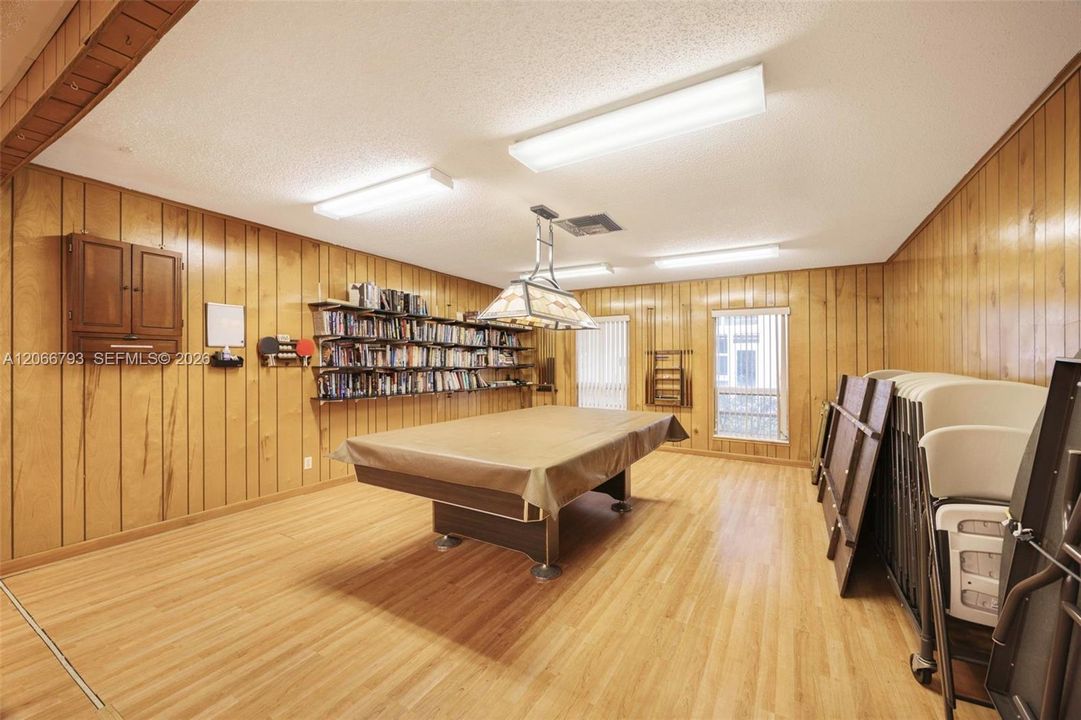 For Sale: $185,000 (2 beds, 2 baths, 980 Square Feet)