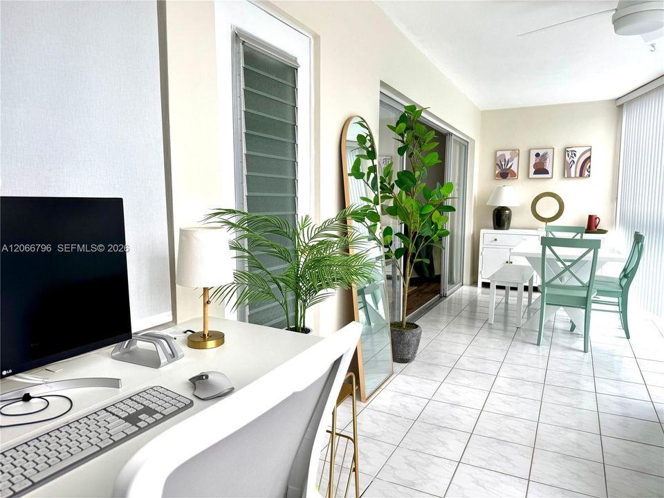For Sale: $220,000 (1 beds, 1 baths, 722 Square Feet)