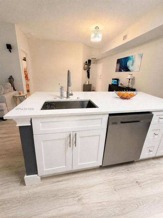 For Sale: $249,000 (2 beds, 2 baths, 1183 Square Feet)