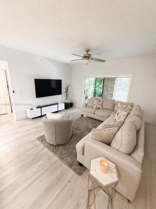 For Sale: $249,000 (2 beds, 2 baths, 1183 Square Feet)