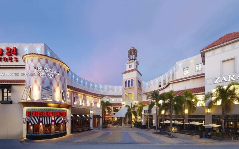 10 minute drive of Aventura Mall