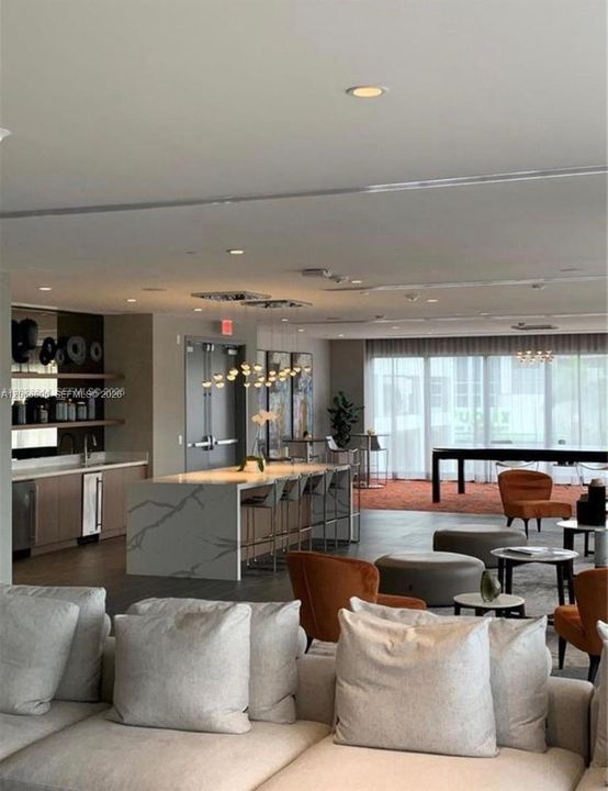 For Sale: $450,000 (1 beds, 1 baths, 650 Square Feet)
