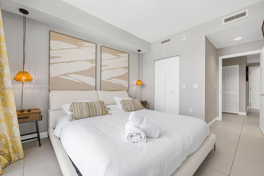 For Sale: $450,000 (1 beds, 1 baths, 650 Square Feet)