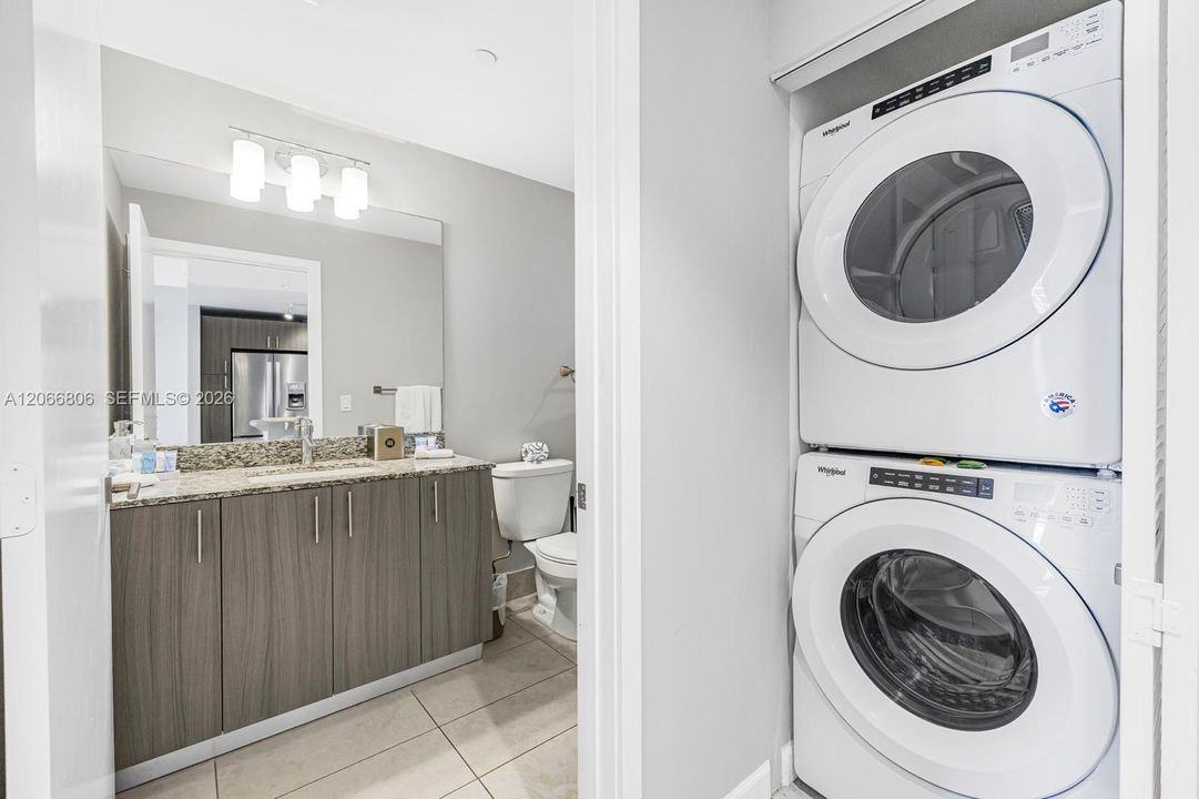 For Sale: $450,000 (1 beds, 1 baths, 650 Square Feet)
