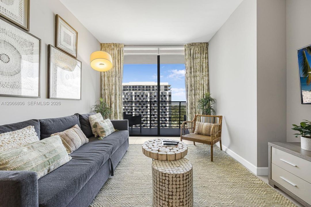 For Sale: $450,000 (1 beds, 1 baths, 650 Square Feet)