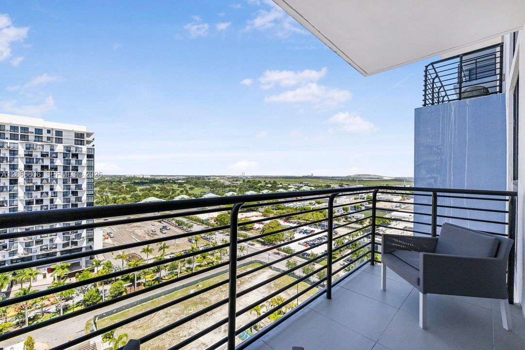 For Sale: $450,000 (1 beds, 1 baths, 650 Square Feet)
