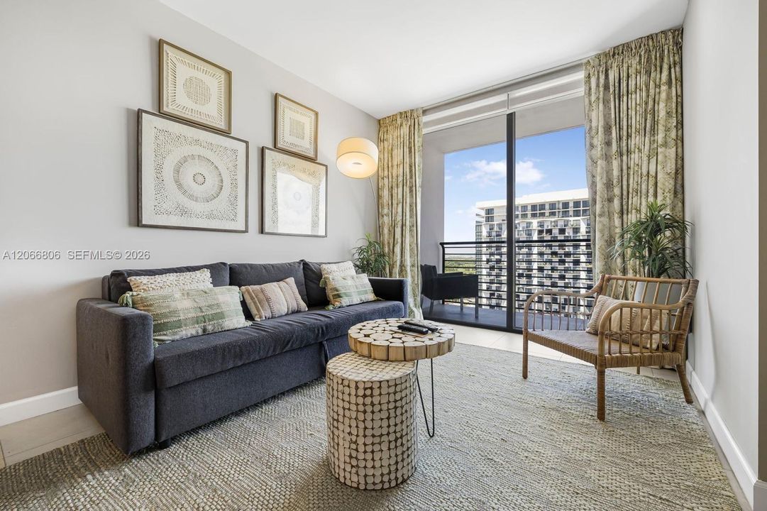 For Sale: $450,000 (1 beds, 1 baths, 650 Square Feet)