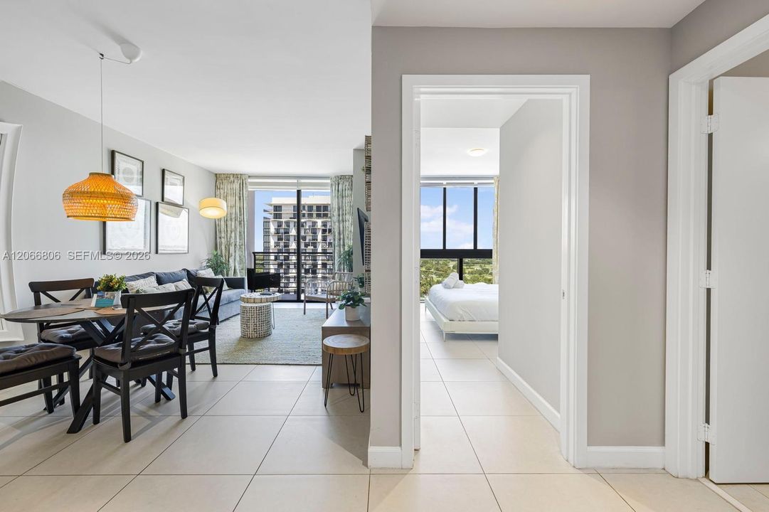 For Sale: $450,000 (1 beds, 1 baths, 650 Square Feet)