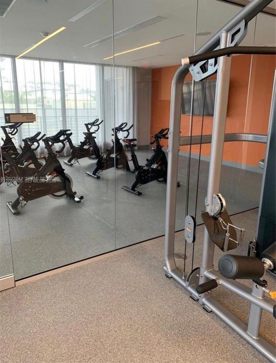 For Sale: $450,000 (1 beds, 1 baths, 650 Square Feet)