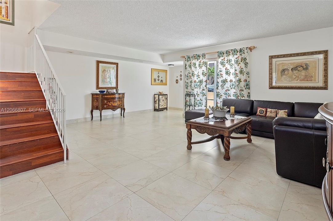 For Sale: $524,999 (3 beds, 2 baths, 1716 Square Feet)