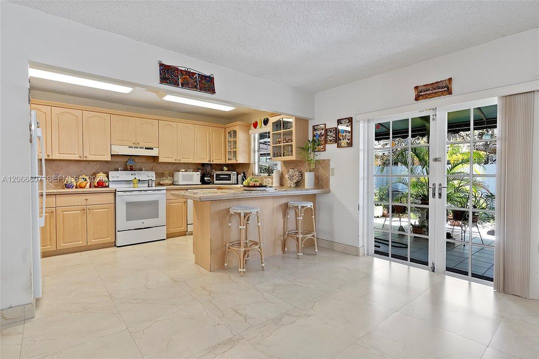 For Sale: $524,999 (3 beds, 2 baths, 1716 Square Feet)