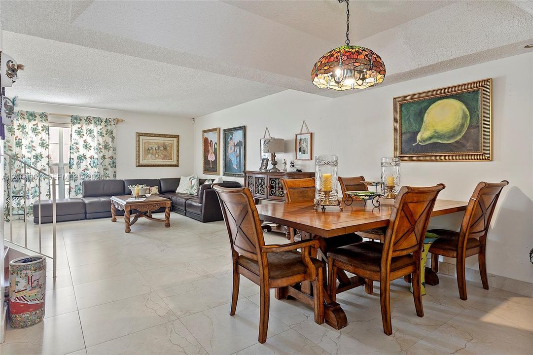 For Sale: $524,999 (3 beds, 2 baths, 1716 Square Feet)