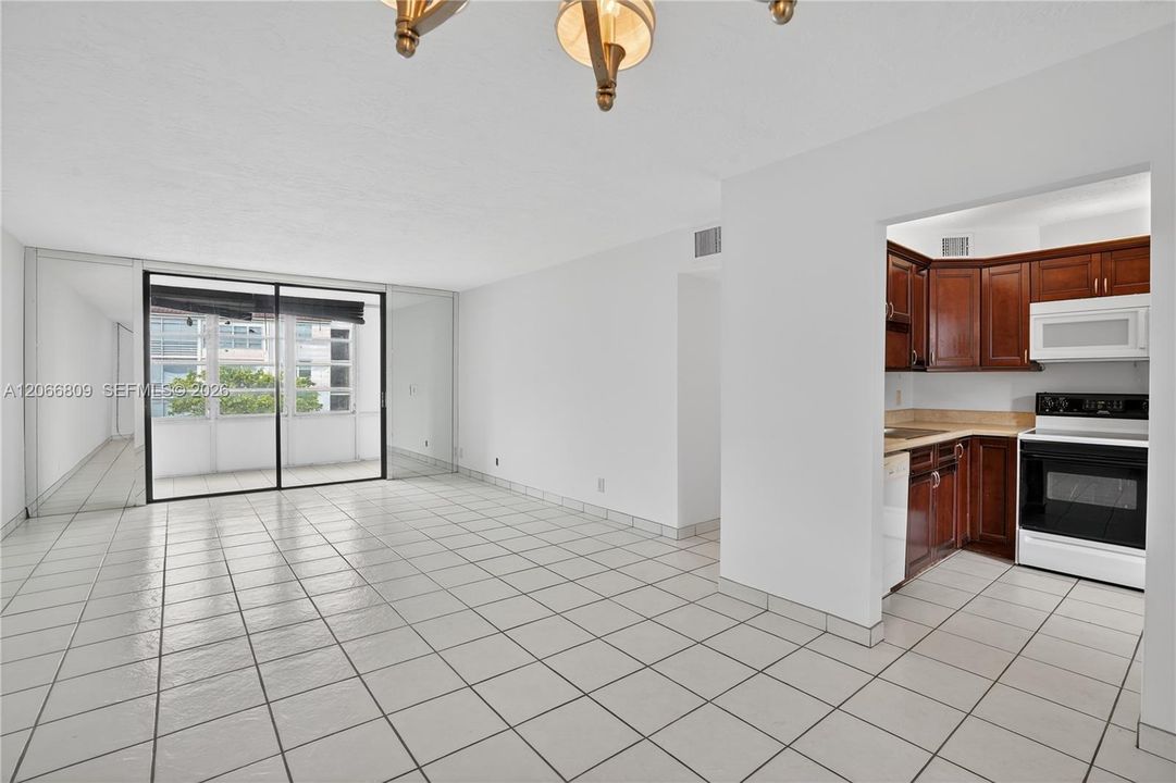For Sale: $79,000 (1 beds, 1 baths, 748 Square Feet)