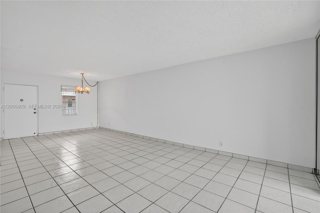 For Sale: $79,000 (1 beds, 1 baths, 748 Square Feet)