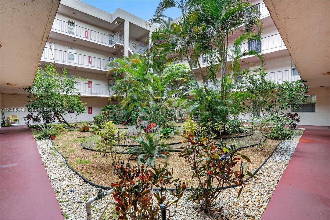 For Sale: $79,000 (1 beds, 1 baths, 748 Square Feet)