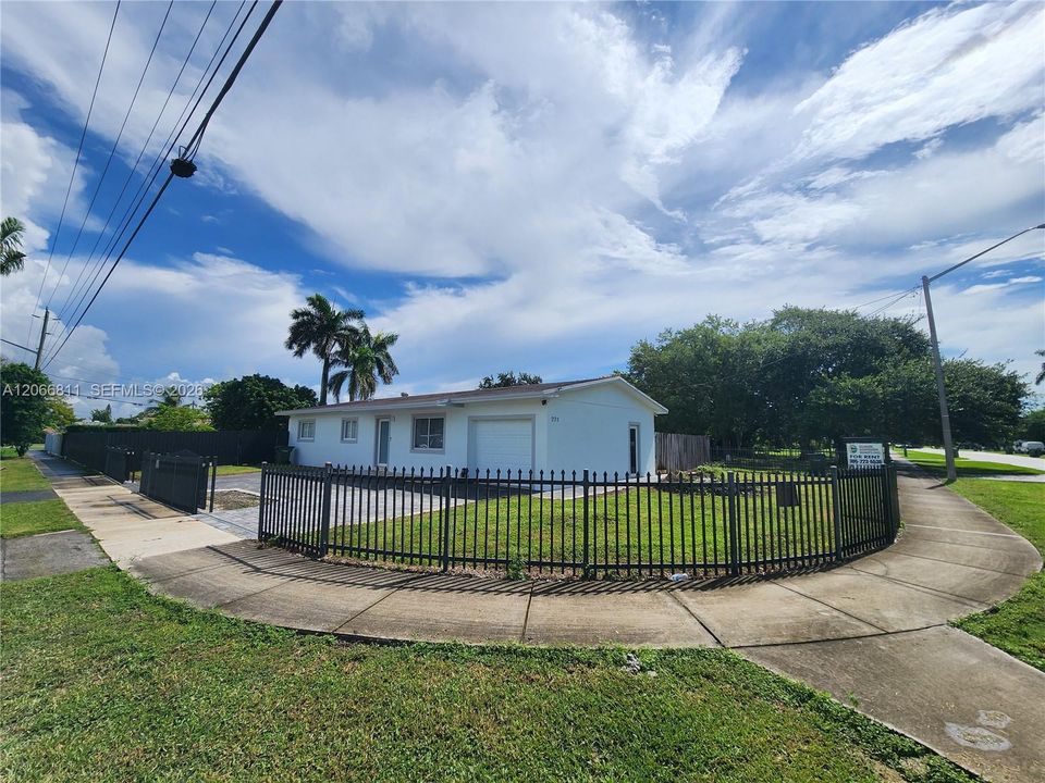 For Rent: $3,800 (4 beds, 3 baths, 1200 Square Feet)