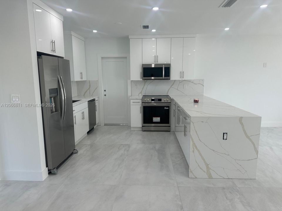 For Rent: $3,800 (4 beds, 3 baths, 1200 Square Feet)