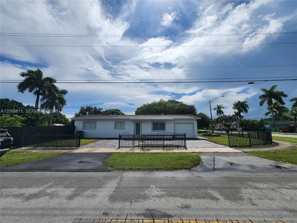 For Rent: $3,800 (4 beds, 3 baths, 1200 Square Feet)