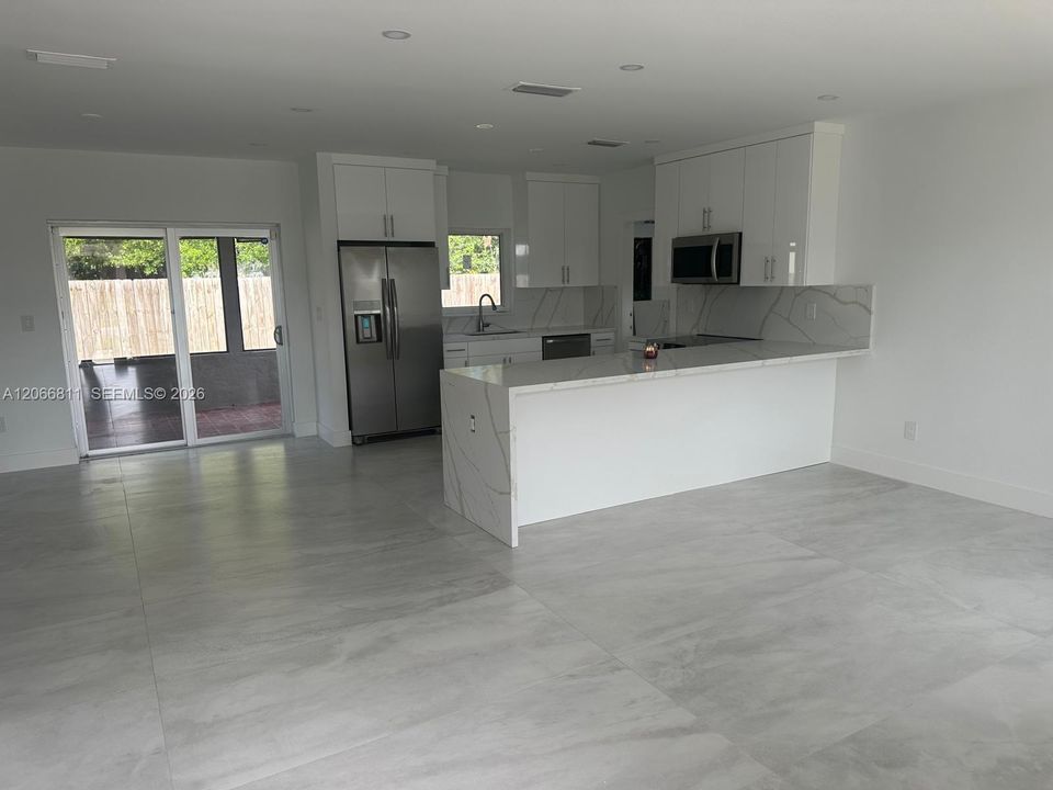 For Rent: $3,800 (4 beds, 3 baths, 1200 Square Feet)