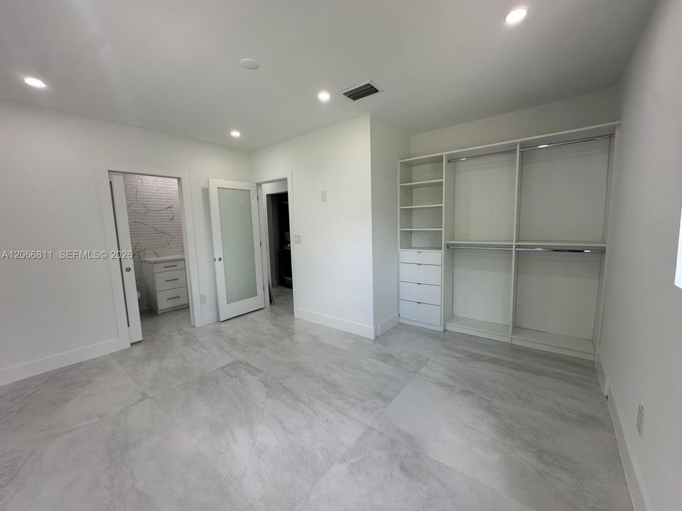 For Rent: $3,800 (4 beds, 3 baths, 1200 Square Feet)