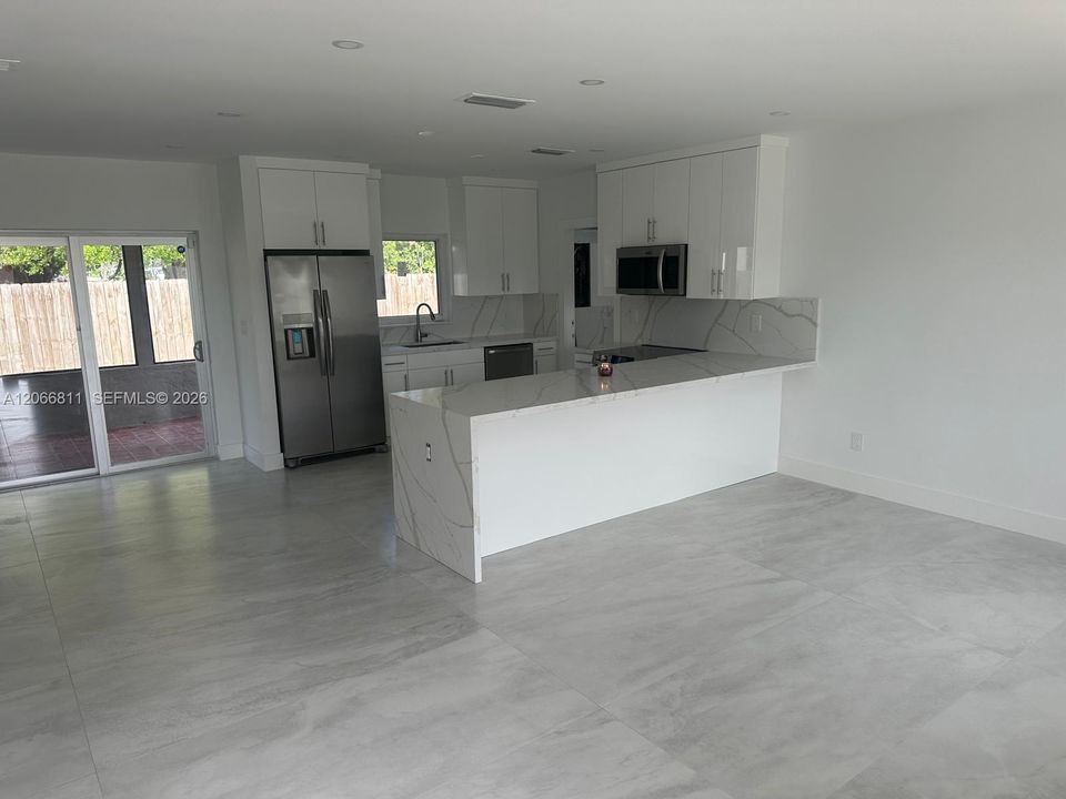For Rent: $3,800 (4 beds, 3 baths, 1200 Square Feet)