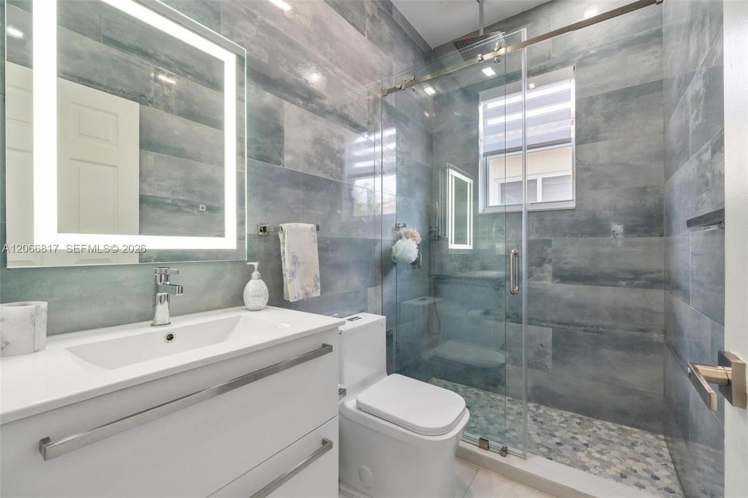 For Rent: $5,900 (5 beds, 3 baths, 2962 Square Feet)