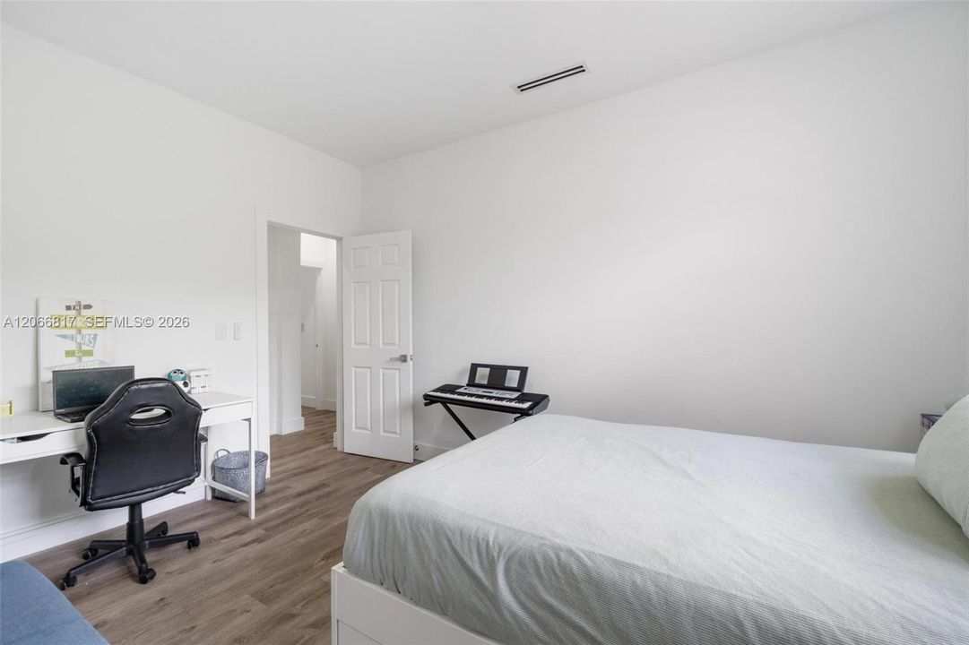 For Rent: $5,900 (5 beds, 3 baths, 2962 Square Feet)