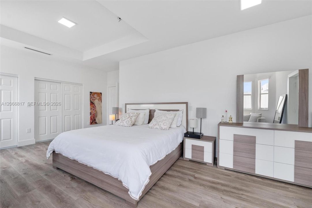 For Rent: $5,900 (5 beds, 3 baths, 2962 Square Feet)