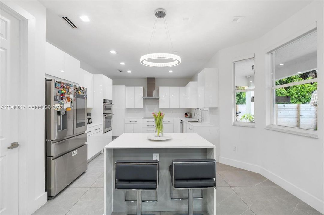 For Rent: $5,900 (5 beds, 3 baths, 2962 Square Feet)