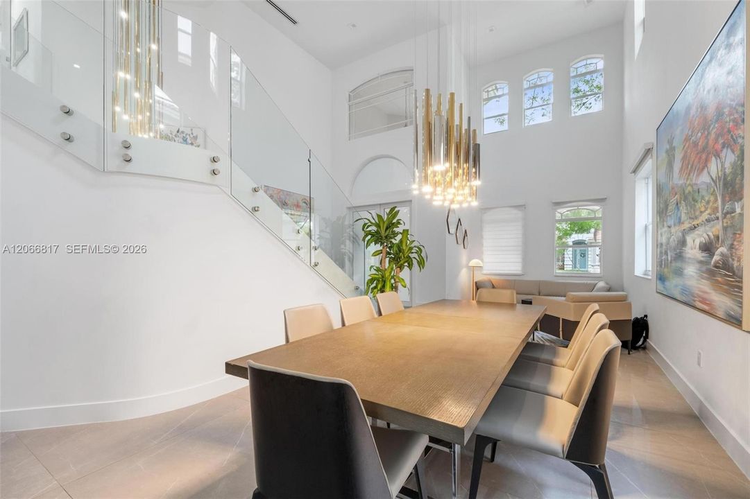For Rent: $5,900 (5 beds, 3 baths, 2962 Square Feet)