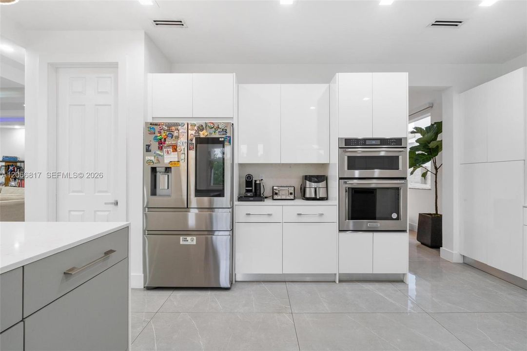 For Rent: $5,900 (5 beds, 3 baths, 2962 Square Feet)