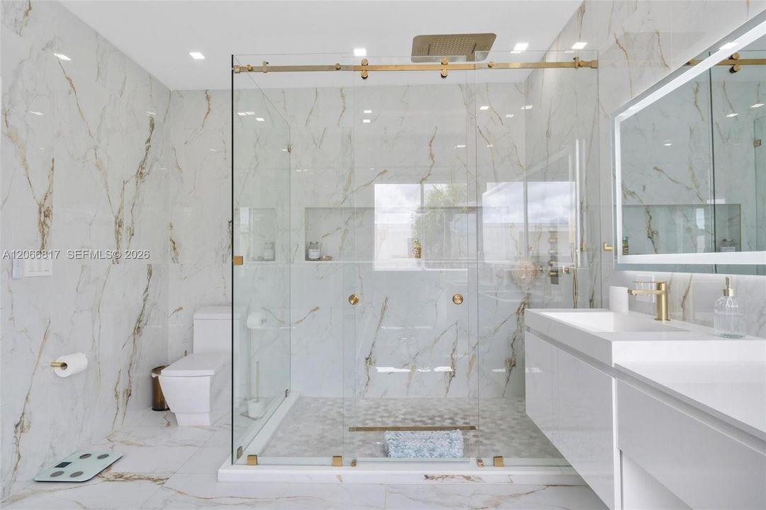For Rent: $5,900 (5 beds, 3 baths, 2962 Square Feet)