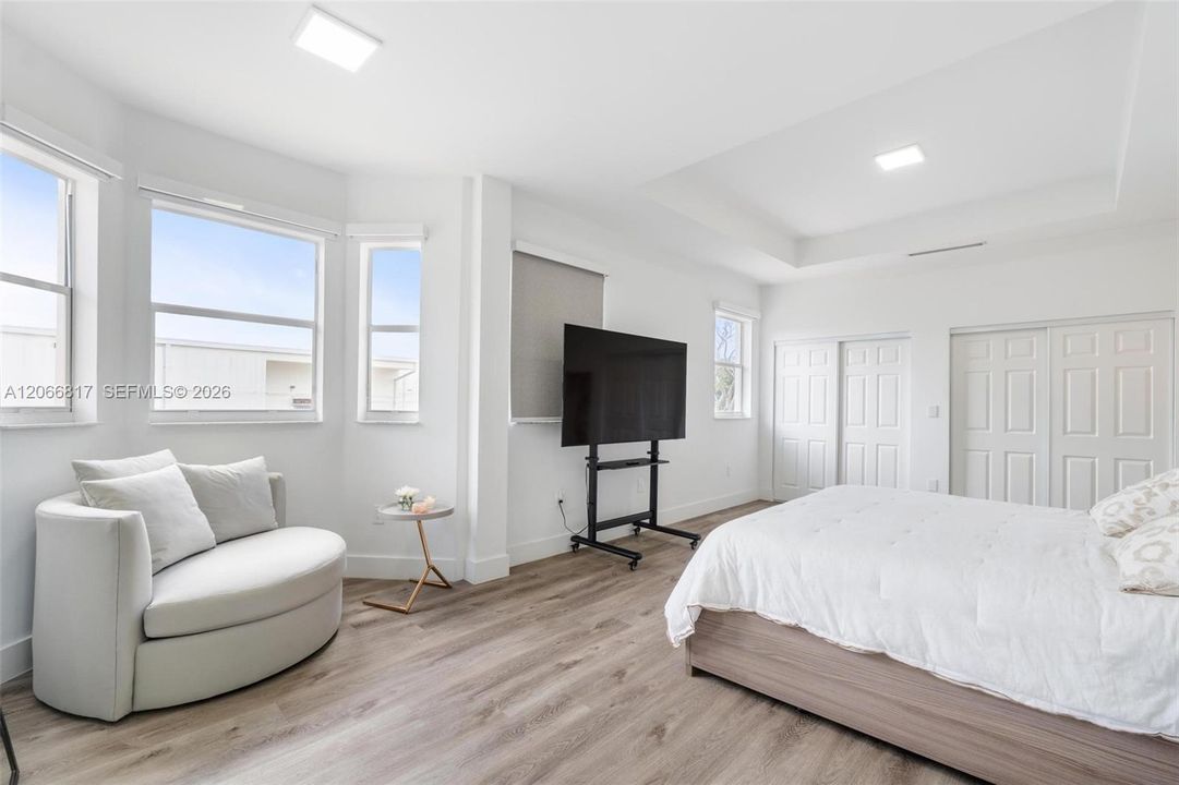 For Rent: $5,900 (5 beds, 3 baths, 2962 Square Feet)