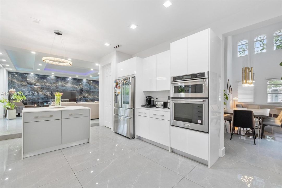 For Rent: $5,900 (5 beds, 3 baths, 2962 Square Feet)