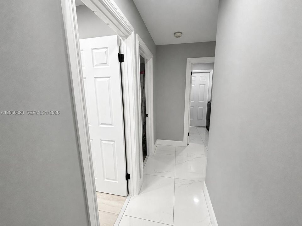 Под контрактом: $5,499 (4 спален, 2 ванн, 2093 Квадратных фут)