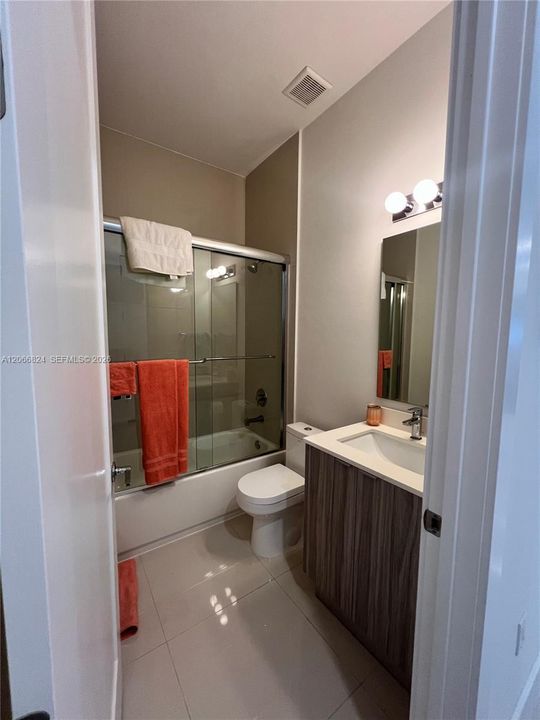 En Renta: $4,000 (4 camas, 3 baños, 1774 Pies cuadrados)